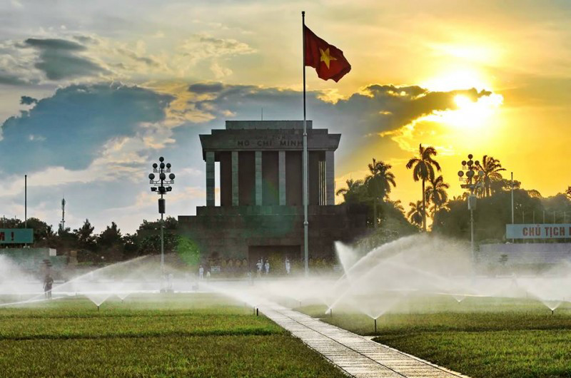 Ngày ngày mặt trời đi qua trên Lăng - Nguyễn Cao Phúc