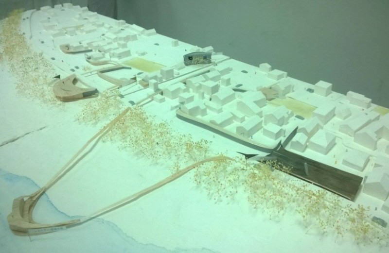 Đồ án năm thứ IV River town to live - TP Gifu của SV Kaori Asami Nghiên cứu địa điểm khu đất thực tế và kỹ lưỡng. Cách đặt vấn đề nhân văn: Không trốn tránh hoặc tìm cách khắc phục triệt để thiên nhiên mà tìm giải pháp để cân bằng và hòa hợp thiên nhiên và con người. Dù là động đất, lũ lụt hay thiên tai thì đối với bạn nói riêng và người Nhật Bản nói chung thì đó vẫn là món quà của mẹ thiên nhiên.