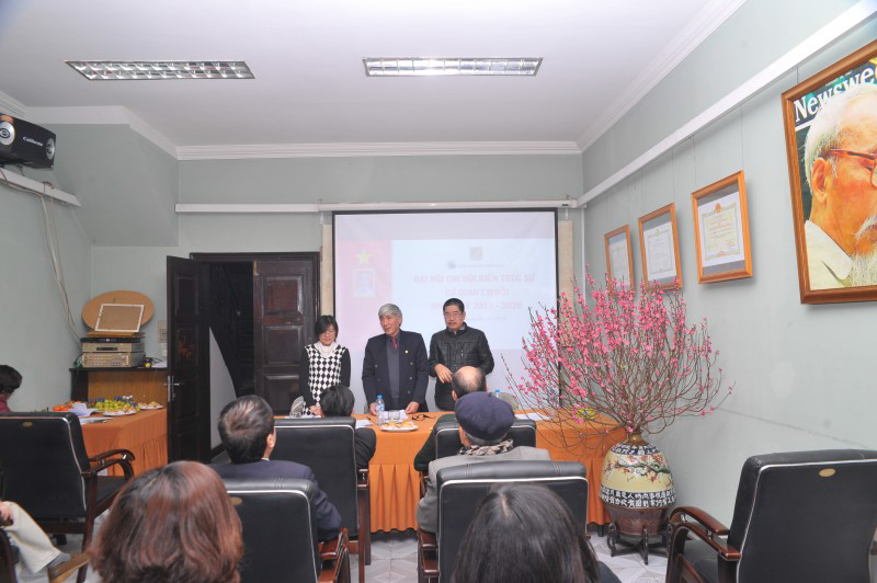Ban chấp hành Chi hội KTS cơ quan TW Hội : KTS Nghiêm Hồng Hạnh , KTS Phạm Thanh Tùng, KTS Ngô Tuấn Trung