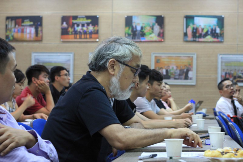 Khách mời tham dự tọa đàm