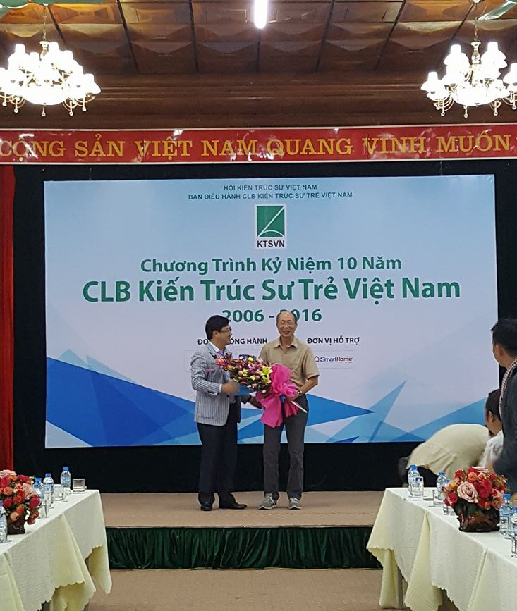 nhin-lai-va-huong-toi-tuong-lai-2