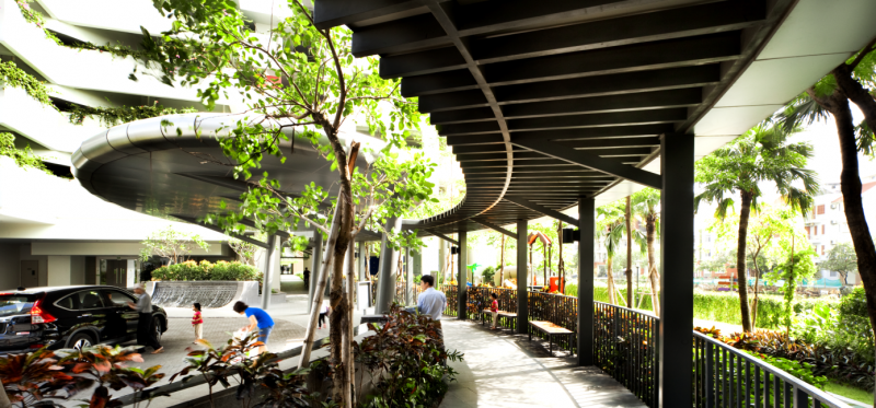 Bệnh viện Đa khoa Ciputra: Bố cục các buồng phòng tận dụng được điều kiện tự nhiên tốt nhất thông thoáng: Hình thức đan dệt của mái che được cảm nhận thấy bằng thị giác thông qua sự kết hợp giữa ánh sáng, bóng đổ trên mặt sàn. Mái hiên đón tiếp khách bằng những hệ mái đua ra như cành cây và được xây dựng bằng khung thép nhẹ, lợp bằng các tấm polycarbonate tổng hợp. Tất cả đều tạo cảm giác như cây độc đáo mang lại sự hài lòng cho tất cả du khách.