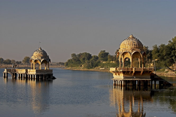Công trình kiến trúc trên hồ Gadisar ở Jaisalmer.
