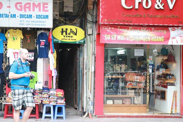Café ngõ nhỏ có lẽ thu hút được nhiều người đến thưởng thức bởi nét độc đáo riêng có.