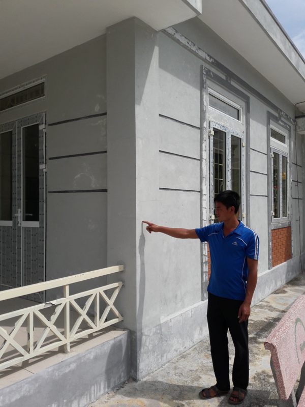 Móng nhà cũng nứt.