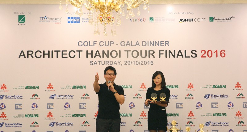 KTS Lê Trương đại diện BTC phát biểu tại gala trao giải 