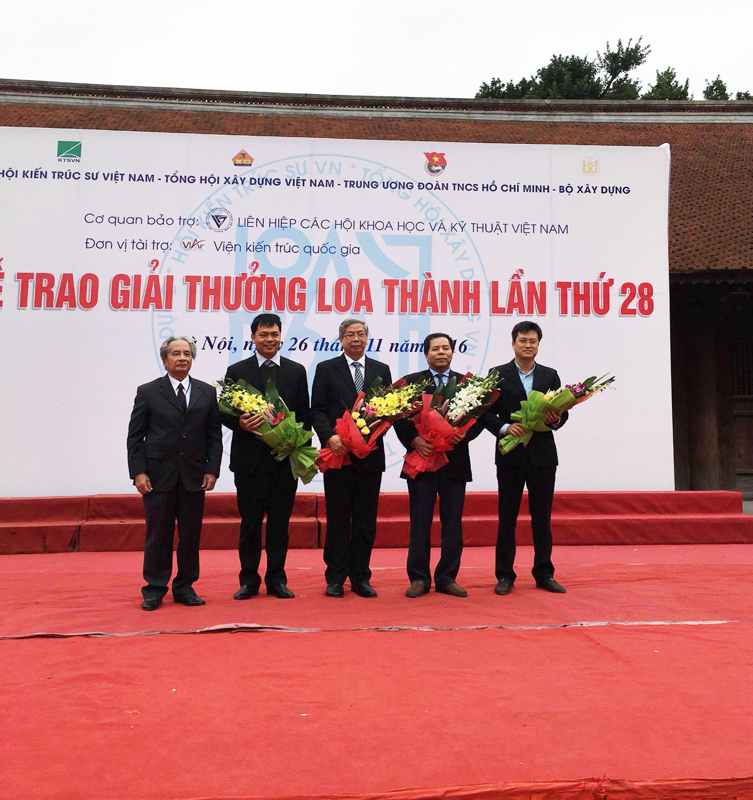 BTC tặng hoa 4 nhà tài trợ chính