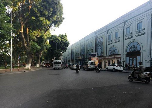 Khu đất có 2 công trình xây dựng được đưa ra khỏi danh mục biệt thự cũ nằm cạnh hồ Gươm (Ảnh: Hồng Khanh)