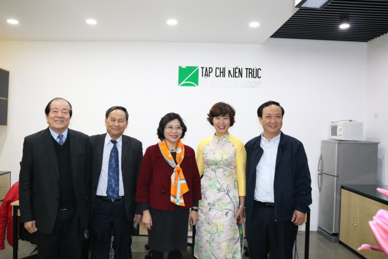 Đoạn đại biểu thăm VP làm việc Tạp chí Kiến trúc