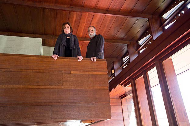 Hai vợ chồng Tarantino trong căn nhà Bachman Wilson do Wright thiết kế