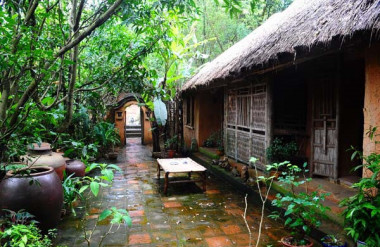 A rustic house surrounded by gardens and ponds immediately conveys a sense of the strong connection between Vietnamese people and their environment.