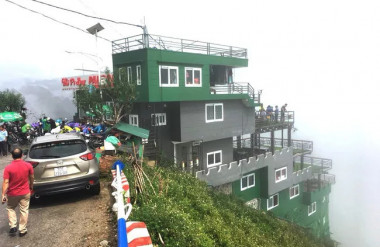 Hình ảnh tổ hợp nhà hàng Mã Pì Lèng Panorama trước thời điểm bị phá dỡ.