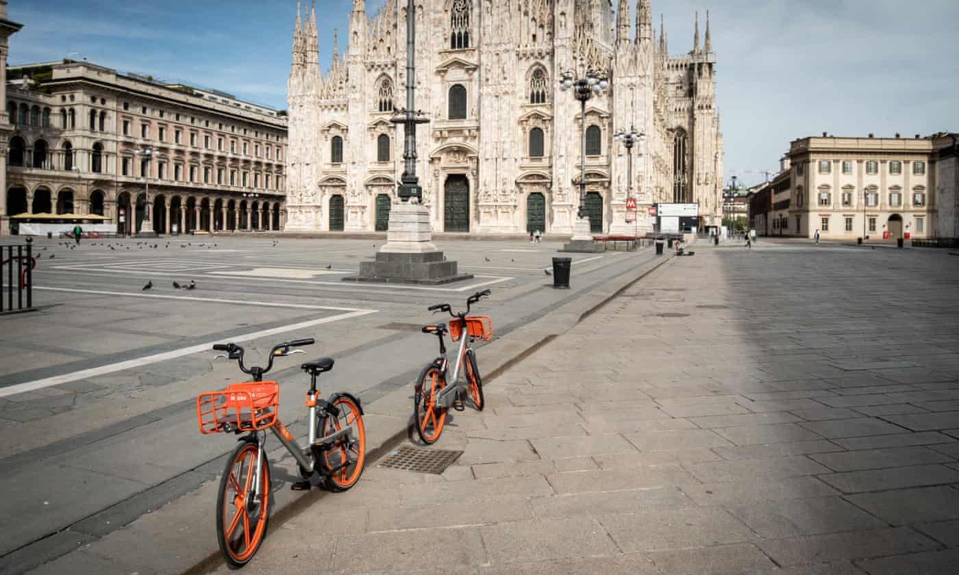 Kế hoạch Milan’s Strade Aperte bao gồm các làn đường dành cho xe đạp tạm thời và giới hạn tốc độ 20 dặm / giờ; Ảnh của Stefano De Grandis / REX / Shutterstock