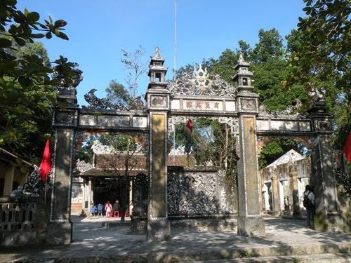 Hình 3: Tứ trụ đình Lệ Khê, Huế (nguồn ảnh: tác giả)