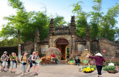 Minh họa cảnh quan cổng làng Nôm trước và sau tu bổ, tôn tạo và phục vụ du lịch (Hình 2)