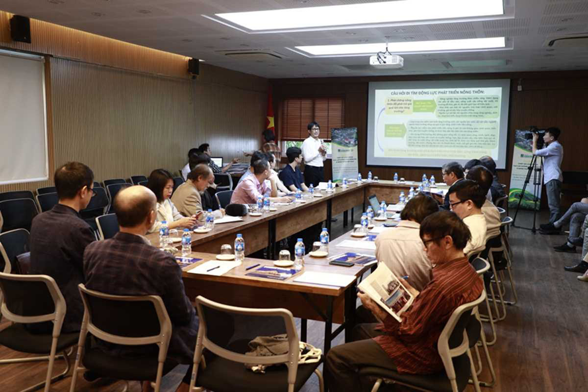 Các chuyên gia thảo luận tại tọa đàm