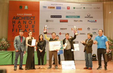 Đội vô địch Tennis Cup cho Nguyễn Bá Hiển và Nguyễn Tuấn Hùng