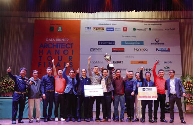 Trao giải Best gross cho Golfer Lê Viết Hiếu