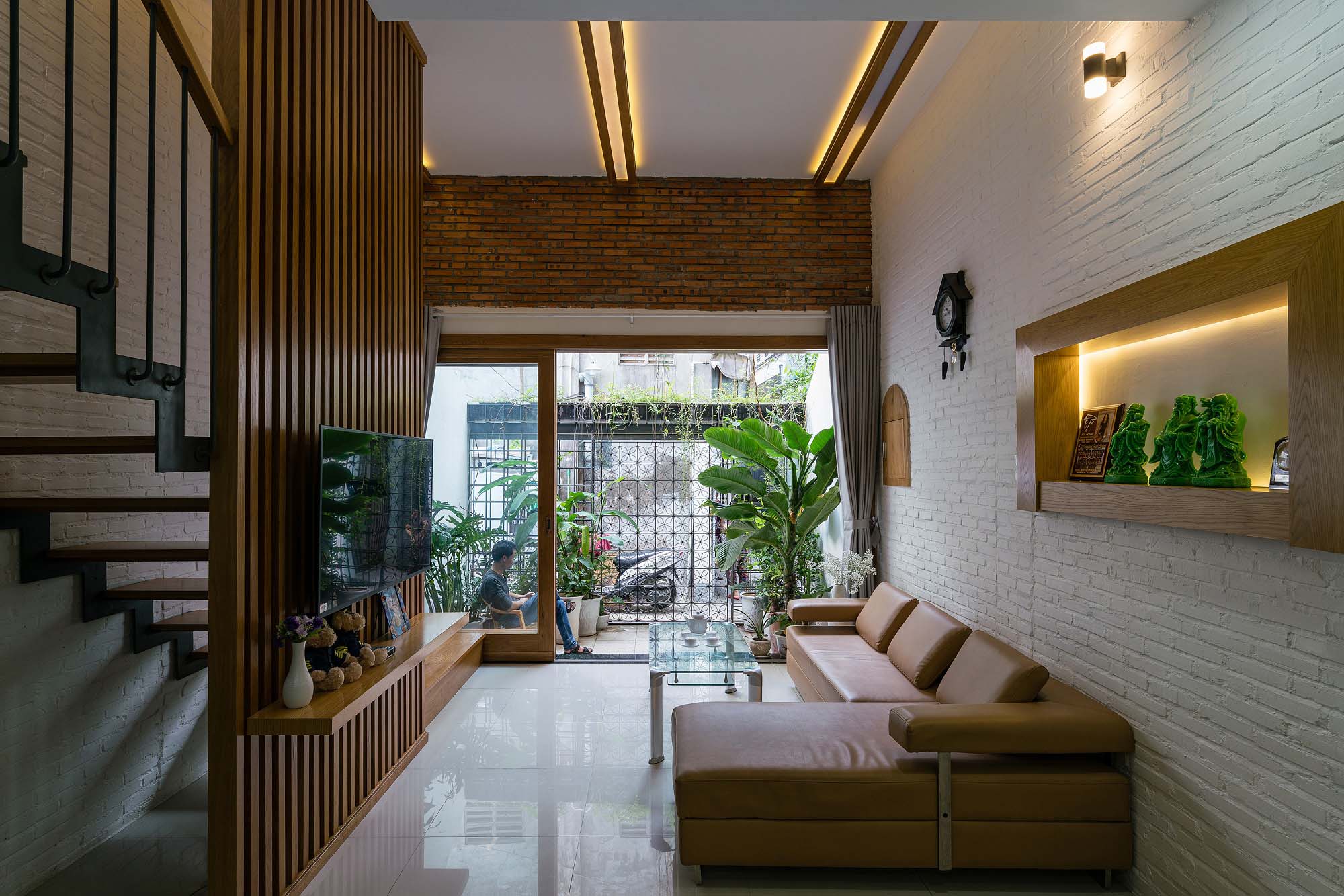 Tầng trệt dành cho không gian sinh hoạt chung.