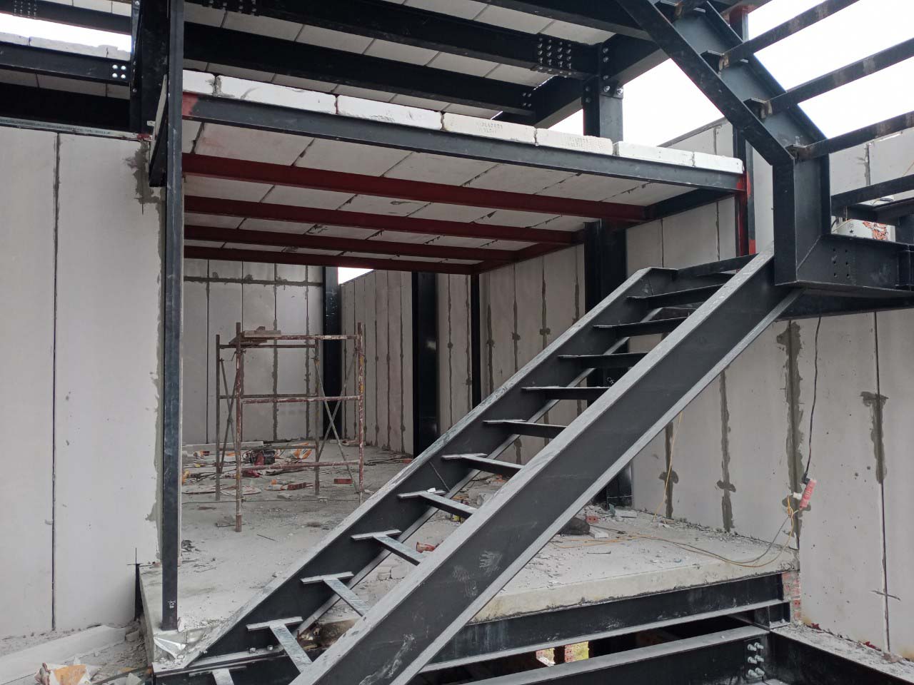 Ứng dụng tấm panel bê tông khí chưng áp đồng bộ trần, tường, sàn, mái
