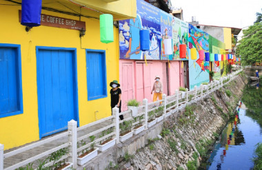 Tuyến đường ven hồ Trúc Bạch (quận Ba Đình) được cải tạo, chỉnh trang, giúp nâng cao chất lượng đời sống người dân trong khu vực. Ảnh: Nguyễn Quang