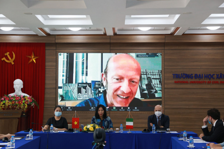 Phần thuyết trình của Kiến trúc sư Massimo Roj Đại sứ Thiết kế Ý 2021