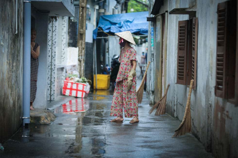 Việc phong tỏa, giãn cách sẽ bất khả thi đối với các hẻm nhỏ. Ảnh: một con hẻm Sài Gòn bị phong tỏa. Ảnh: Lê Phan