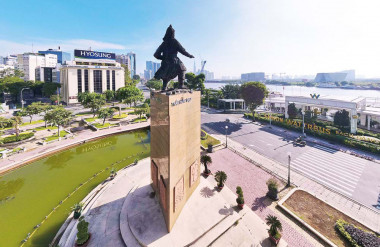 Tượng đài Trần Hưng Đạo tại công viên Mê Linh. Ảnh: Hải Long