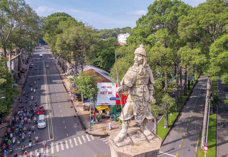 Tượng đài An Dương Vương tại ngã sáu Nguyễn Tri Phương. Ảnh: TL