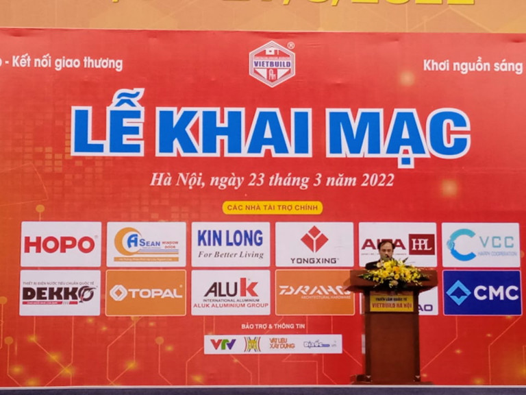 Ông Nguyễn Văn Sinh – Thứ trưởng Bộ Xây dựng, Trưởng ban chỉ đạo Triển lãm Quốc tế VIETBUILD phát biểu diễn văn khai mạc