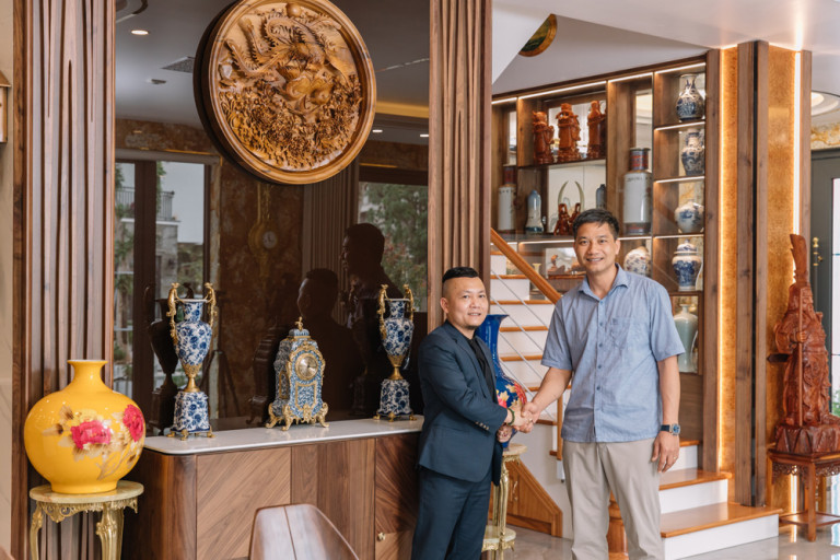 “Tôi dám chọn nội thất cao cấp nghĩa là dám chọn thử thách. Mục đích của tôi không chỉ là bán hàng mà hơn hết là mang đến những giá trị sống hoàn hảo cho khách hàng”