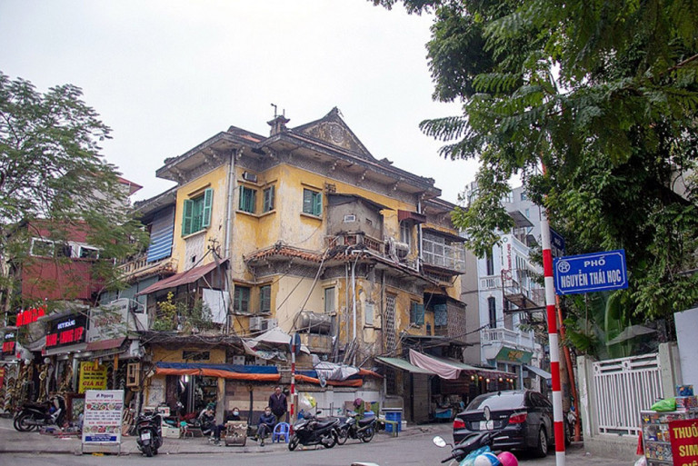 Một số biệt thự bị chia nhỏ, sửa đổi kiến trúc.