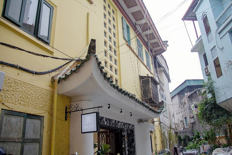 Mặt sau biệt thự của vua Bảo Đại với nhiều nét độc đáo.