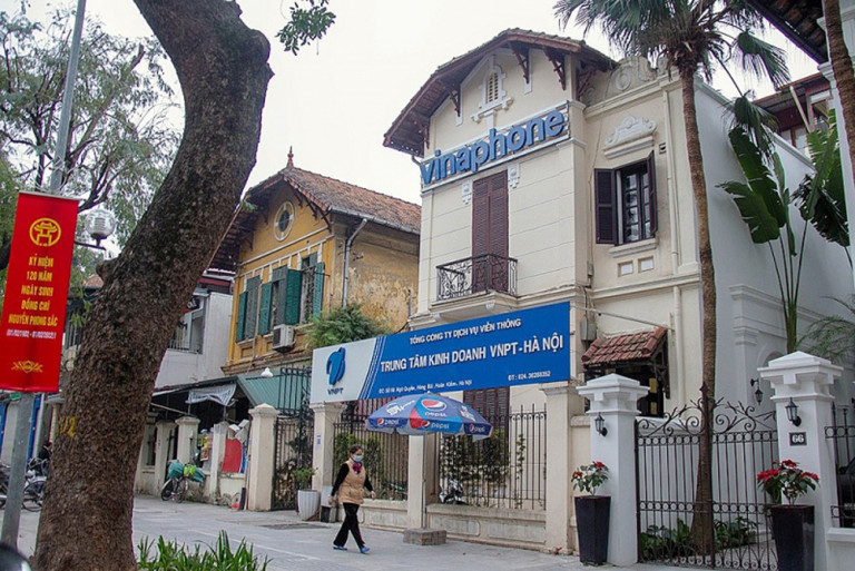 Hai căn biệt thự sinh đôi trên phố Ngô Quyền đã được trùng tu một phần.