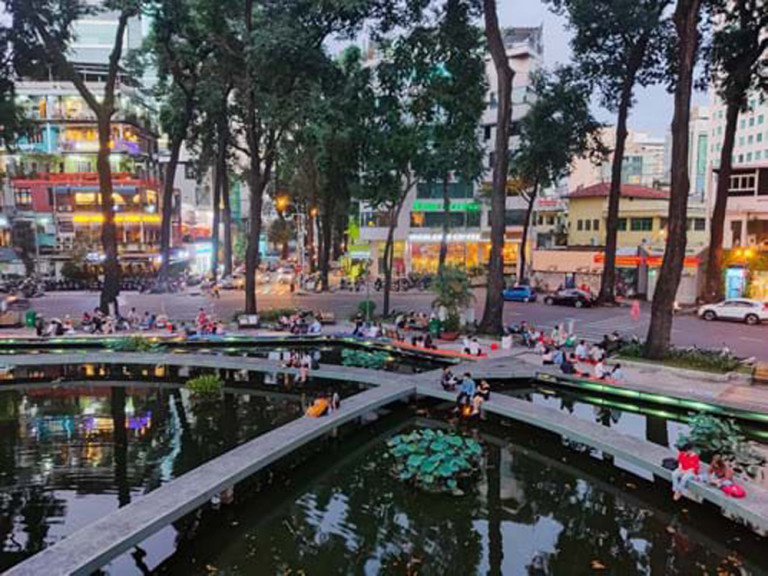 Hồ Con Rùa từ lâu trở thành điểm đến lý tưởng giữa lòng TP.HCM. Ảnh: Hoàng Triều