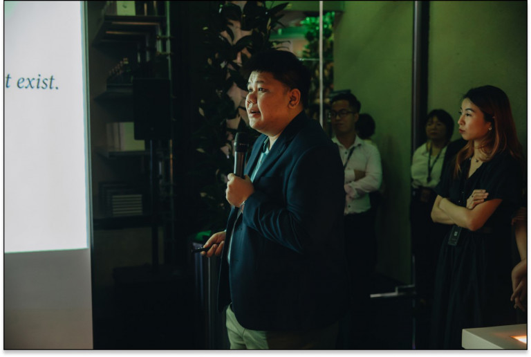 TS. Trần Văn Thành – Đồng sáng lập ASA Lighting Design Studios phát biểu trong sự kiện khai trương showroom Hà Nội của Unios