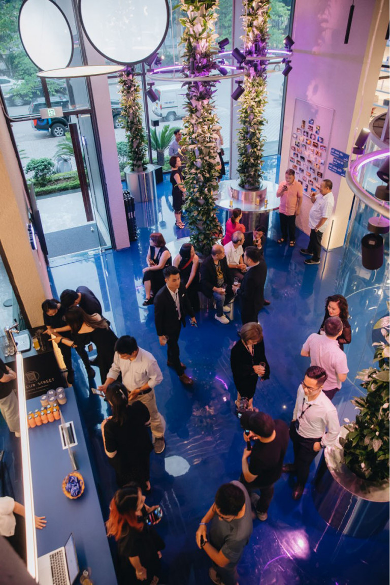 Khách tham dự sự kiện khai trương showroom Hà Nội của Unios