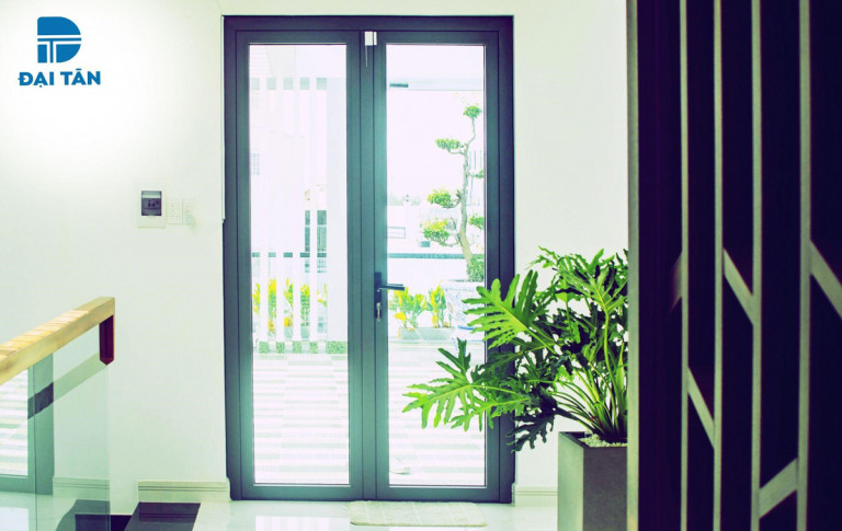 Nhôm Đại Tân có khung sơn bền đẹp, đảm bảo đồng đều màu sắc