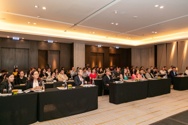 Khách mời nhận được chia sẻ về cuộc thi An Cường IDA 2022