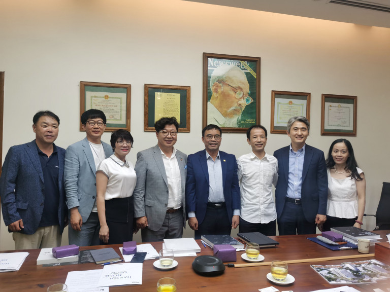 Đại diện Hội KTS hai nước.