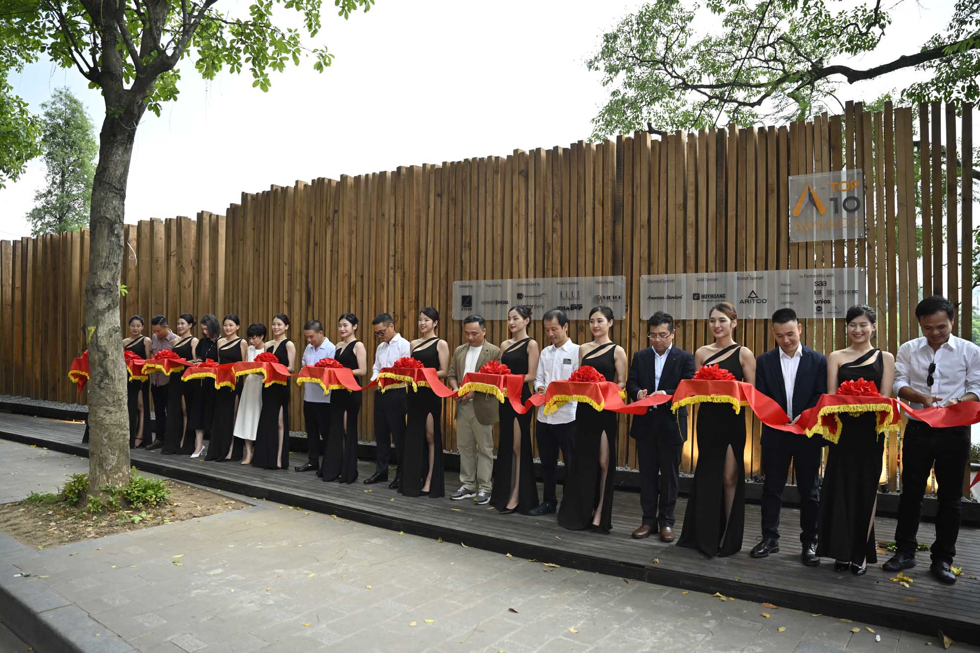 Lễ cắt băng khai mạc Pavilion.