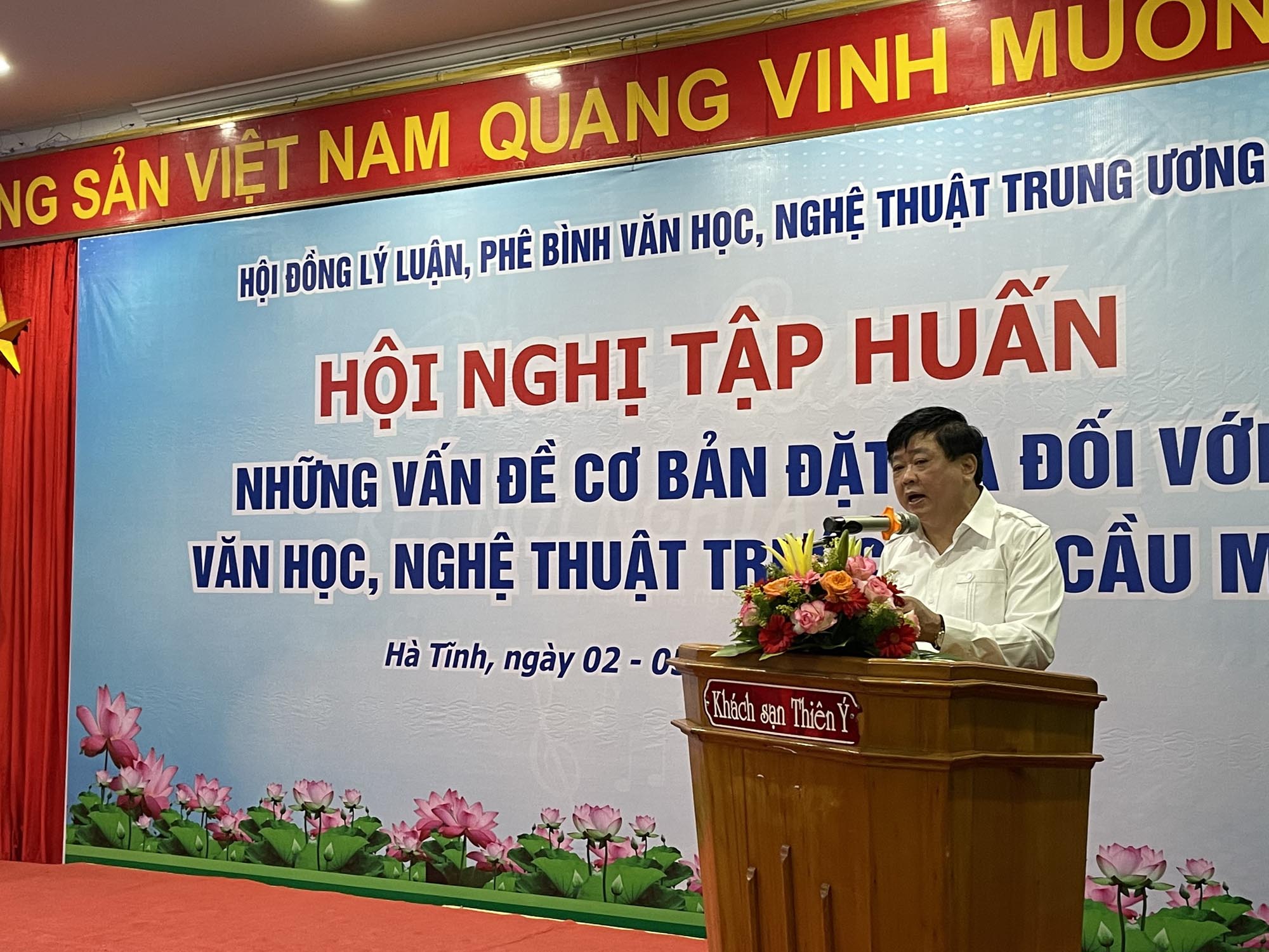 Đồng chí Nguyễn Thế Kỷ phát biểu khai mạc Hội nghị tập huấn.