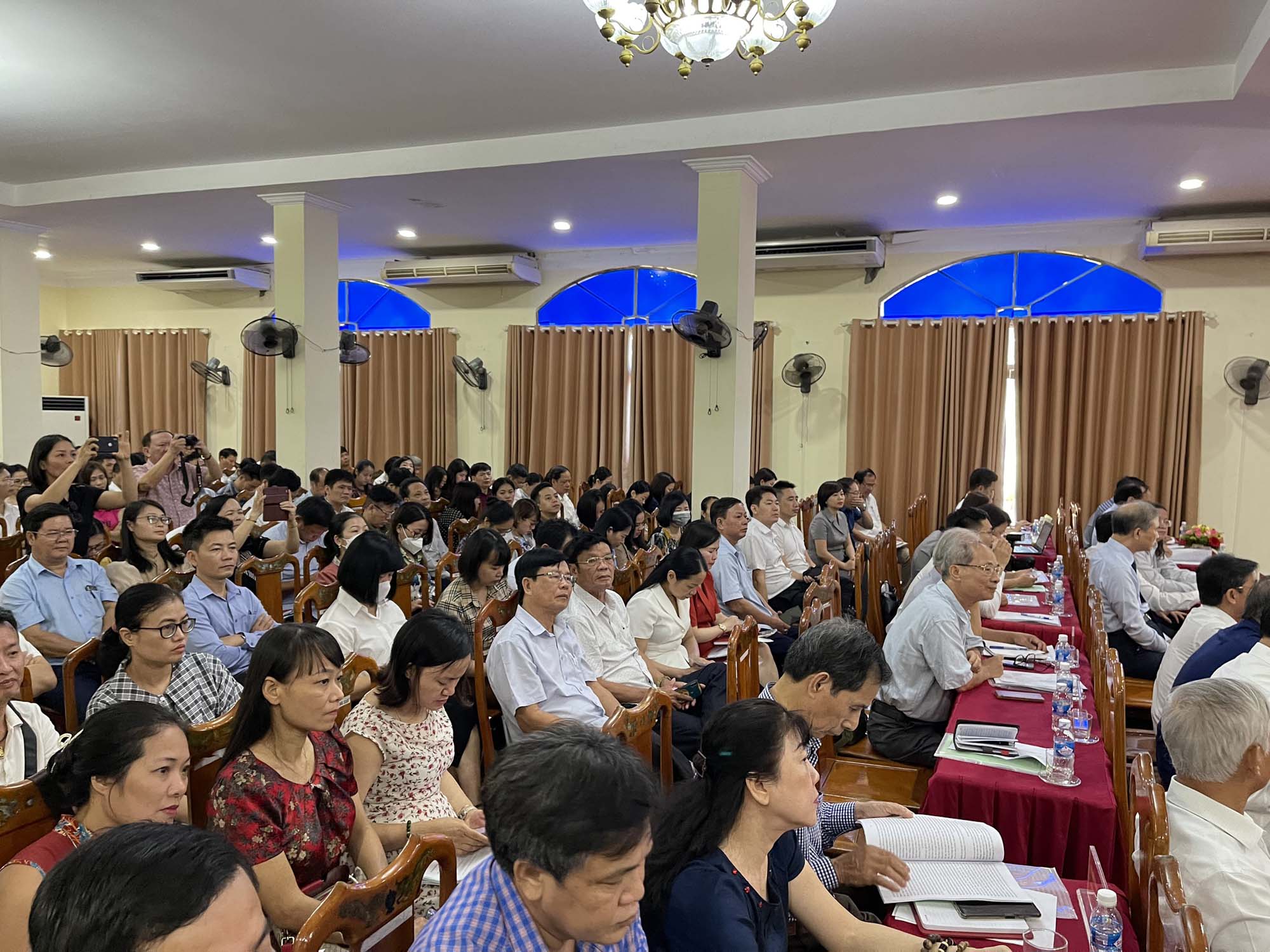 Đội ngũ cán bộ lãnh đạo, quản lý và những người hoạt động trong lĩnh vực văn nghệ tham gia Hội nghị.
