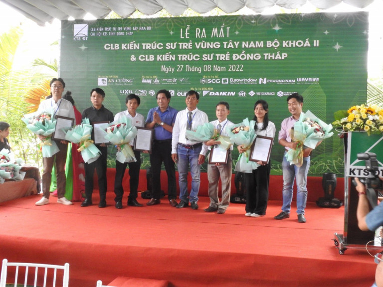 Ảnh: Ra mắt CLB KTS Trẻ Đồng Tháp