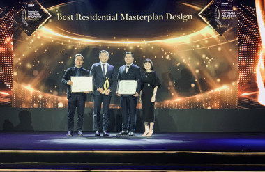 Bà Nguyễn Thị My Lan trao giải Best Residential Masterplan Design