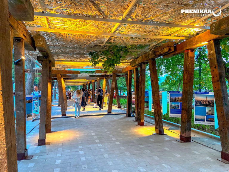 Pavilion “Không gian Hội nhập” lung linh dưới ánh đèn Phenikaa Lighting