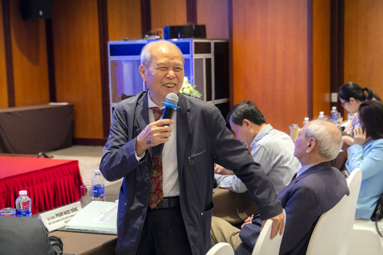 Giáo sư, Tiến sỹ khoa học Phạm Ngọc Đăng, Chủ tịch danh dự Hội Môi trường xây dựng Việt Nam chia sẻ tại Hội thảo.