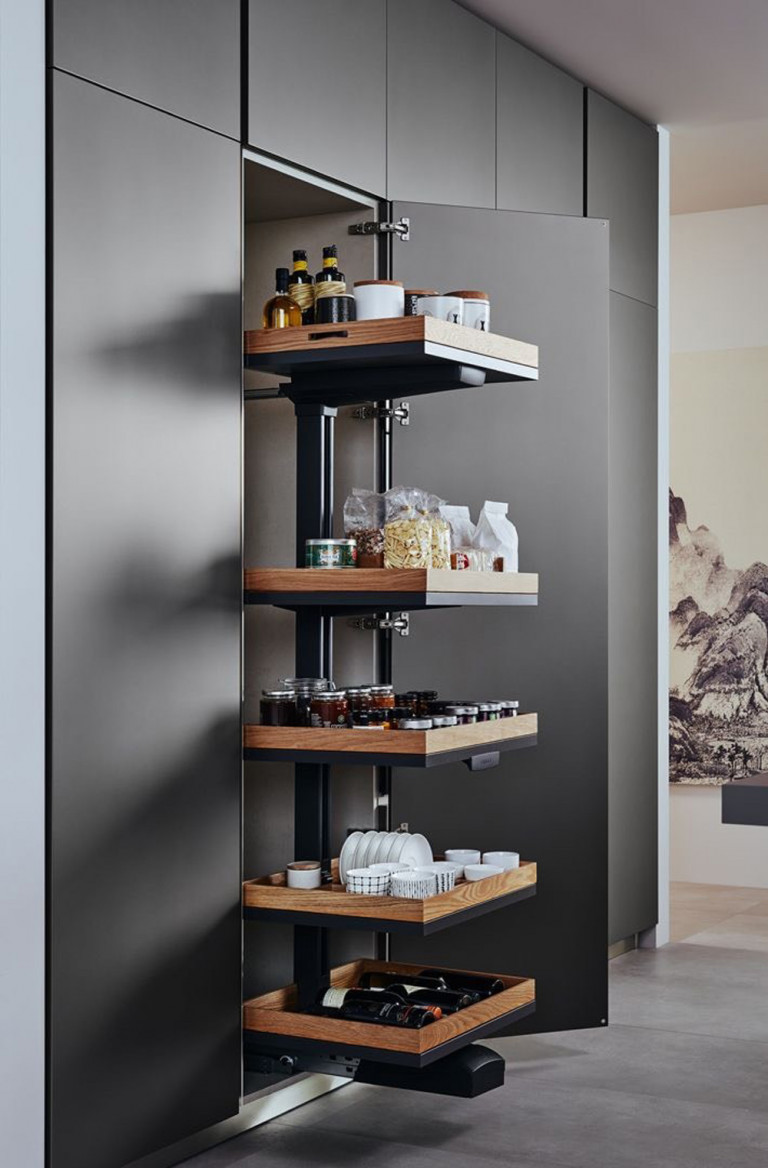 Tủ bếp ẩn giúp tiết kiệm không gian bếp. Ảnh: Veneta Cucine.