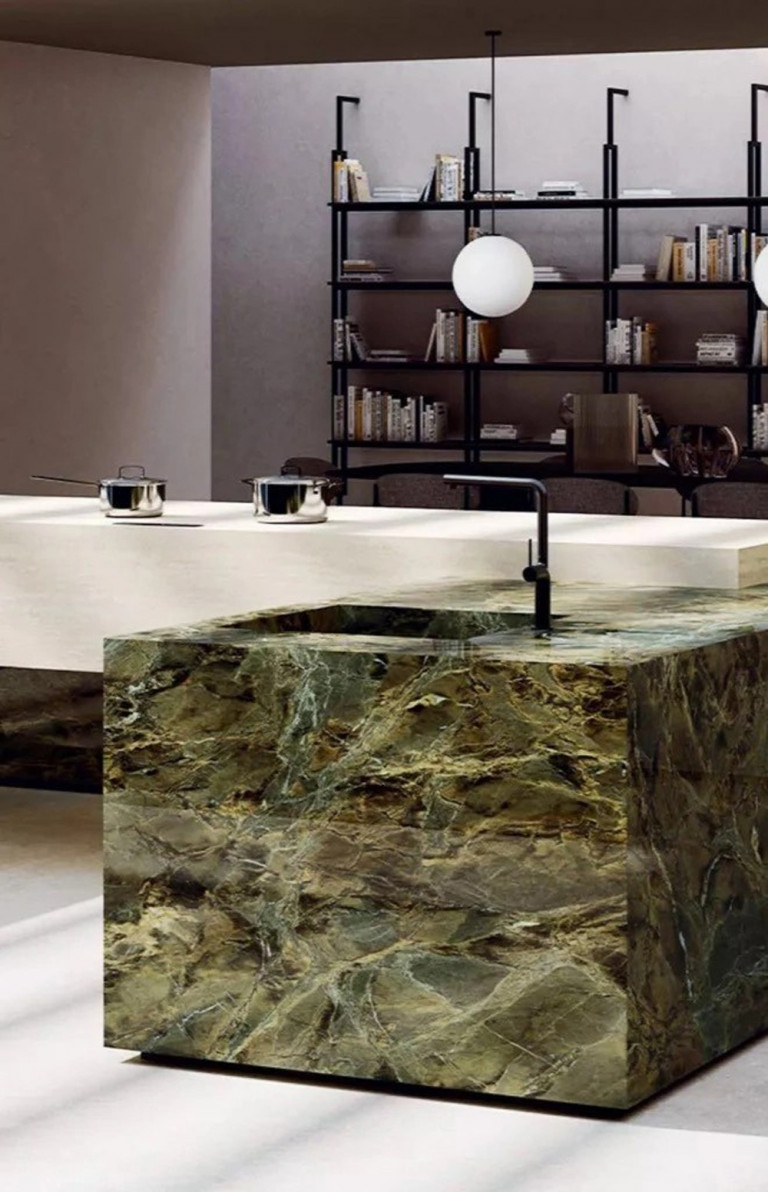 Bếp ẩn bên dưới mặt bàn đá giúp tăng tính thẩm mỹ, đồng thời tăng diện tích giúp bàn bếp. Ảnh: Marazzi.