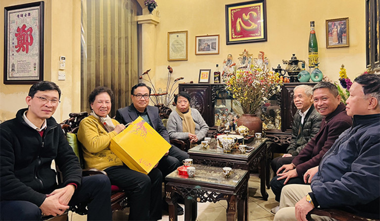 TS-KTS Nguyễn Văn Hải cùng đoàn KTS Hà Nội tới thăm và chúc Tết gia đình cố KTS Phạm Cao Nguyên